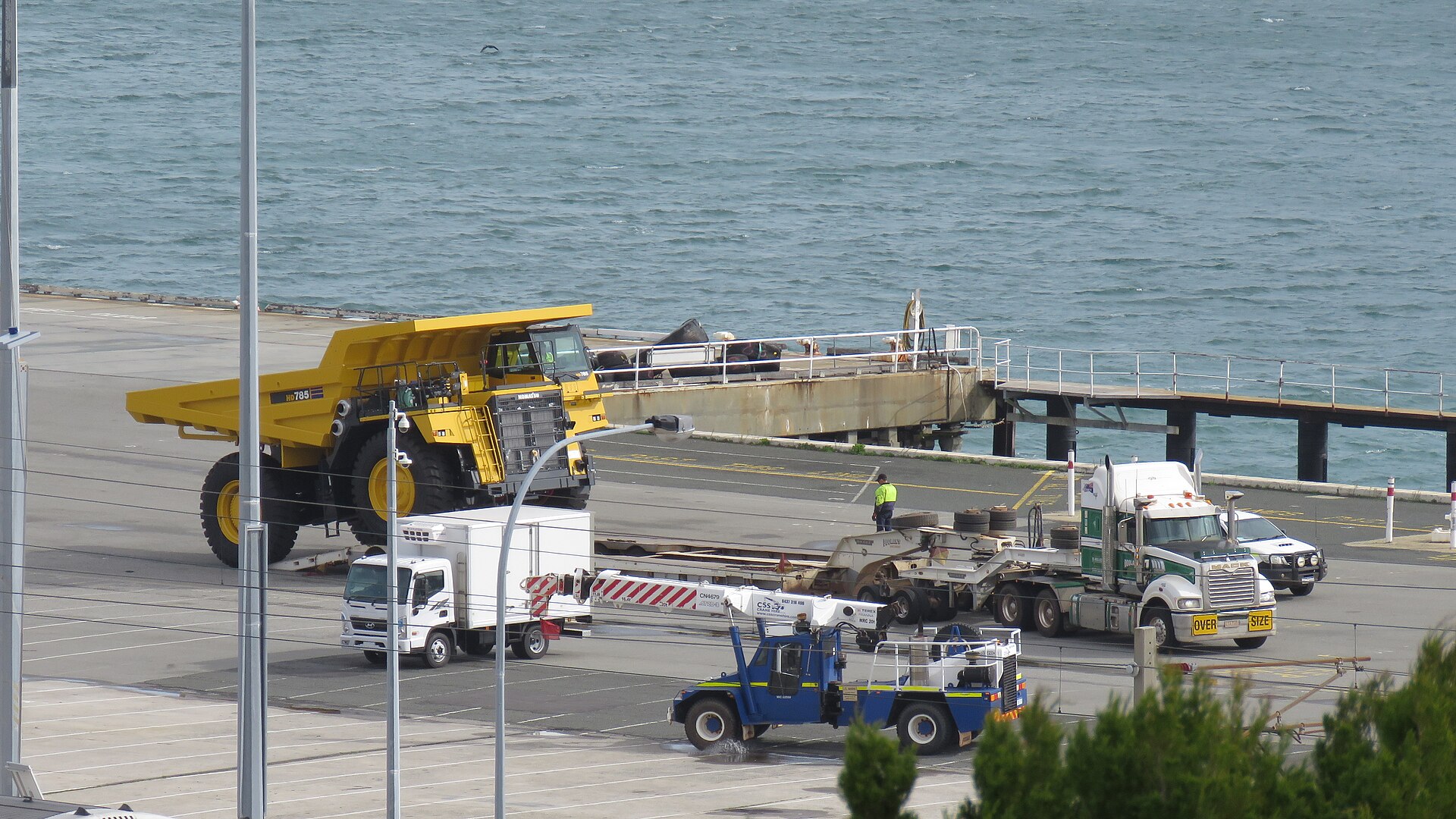 Semi-truck hauling dry van trailer on highway, representing spot freight market rate movements