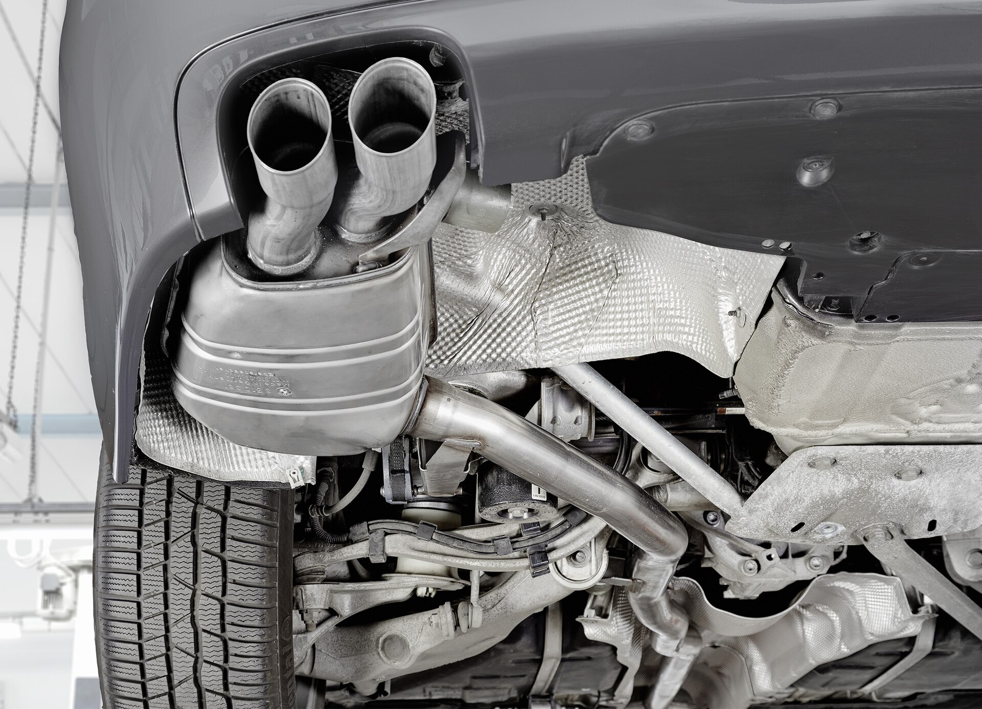 Volvo D13 diesel engine with compacted graphite iron block and high-pressure common rail fuel system
