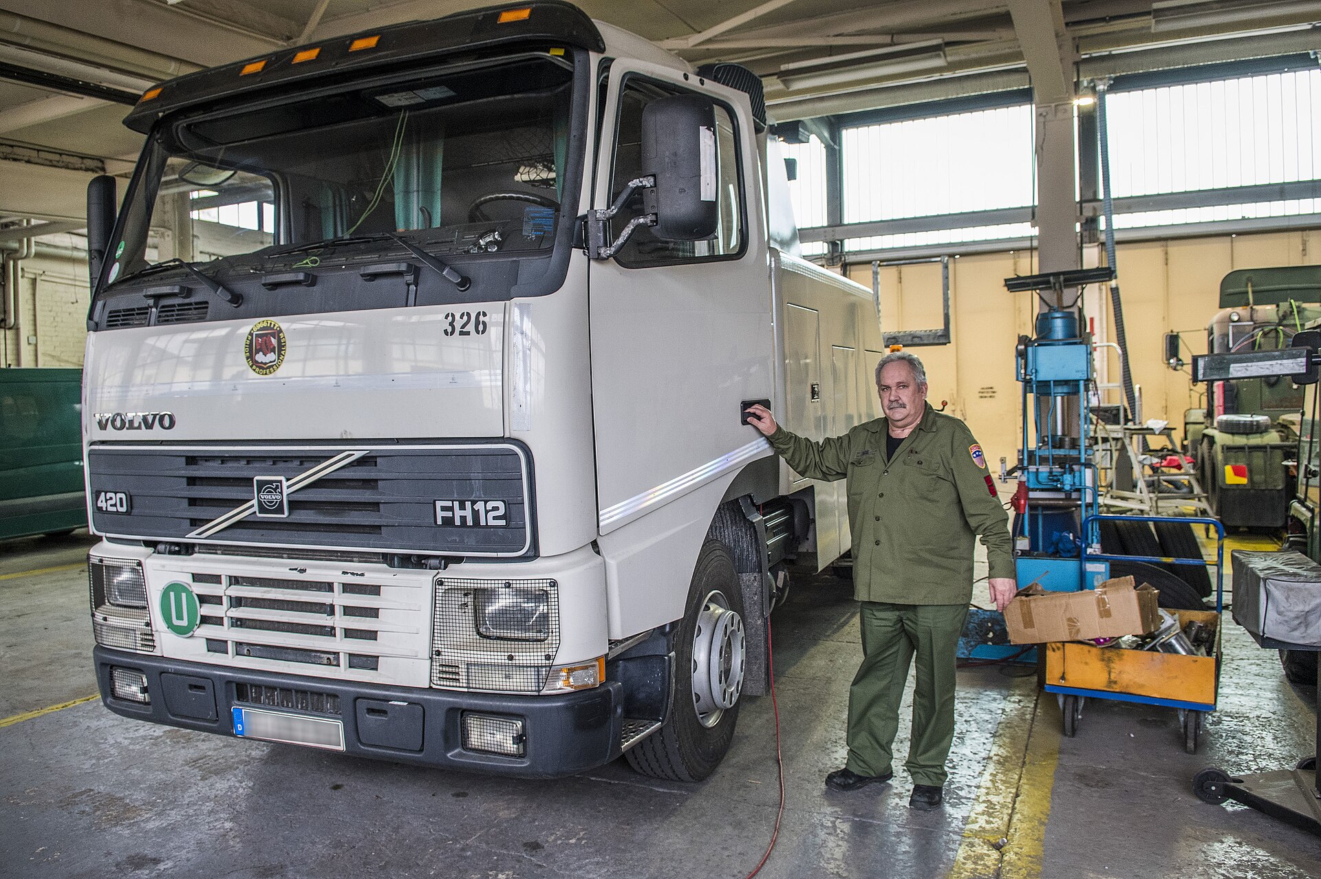 Freight dispatcher working alongside autonomous AI platform on computer screen in brokerage office