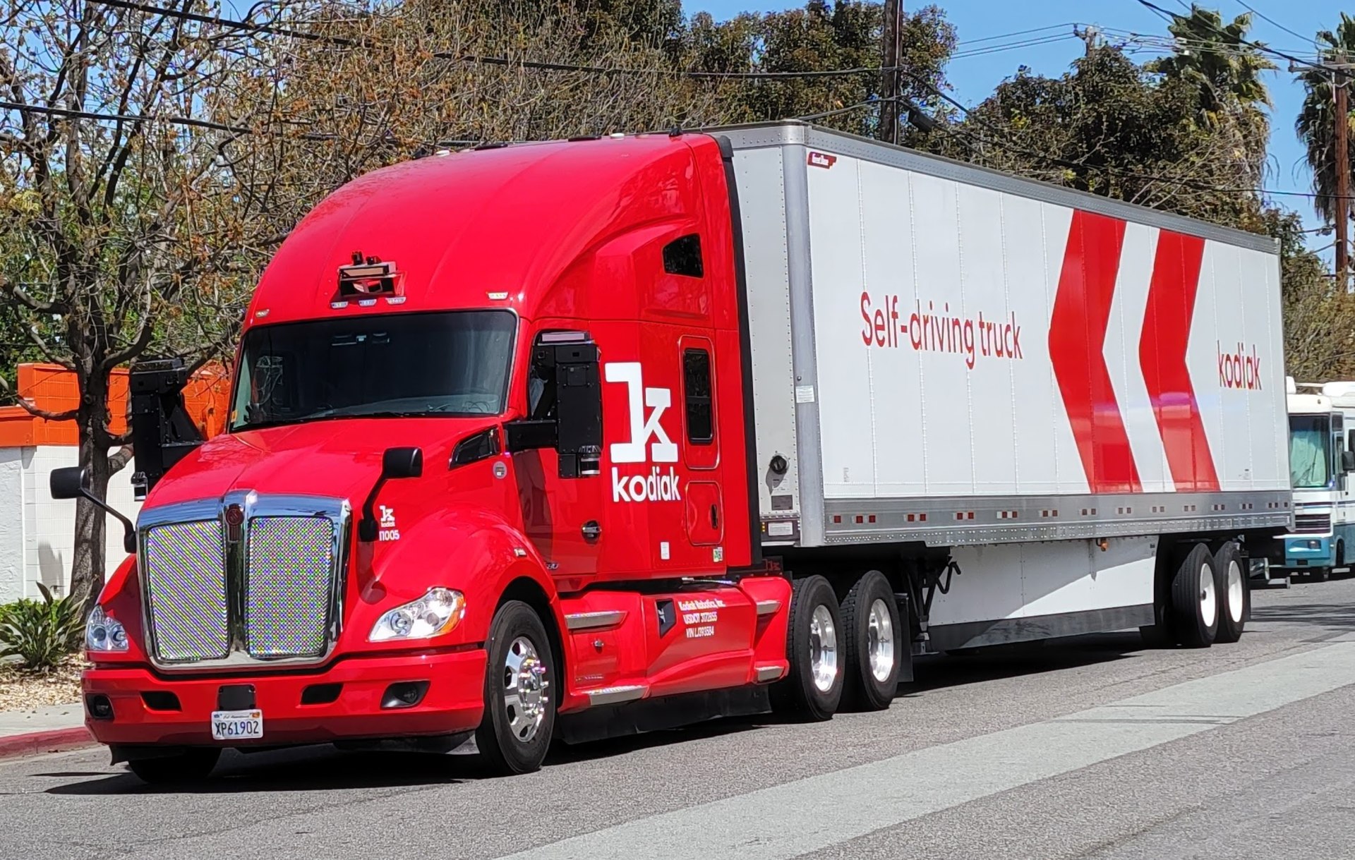Autonomous semi-truck on California highway under new DMV regulations