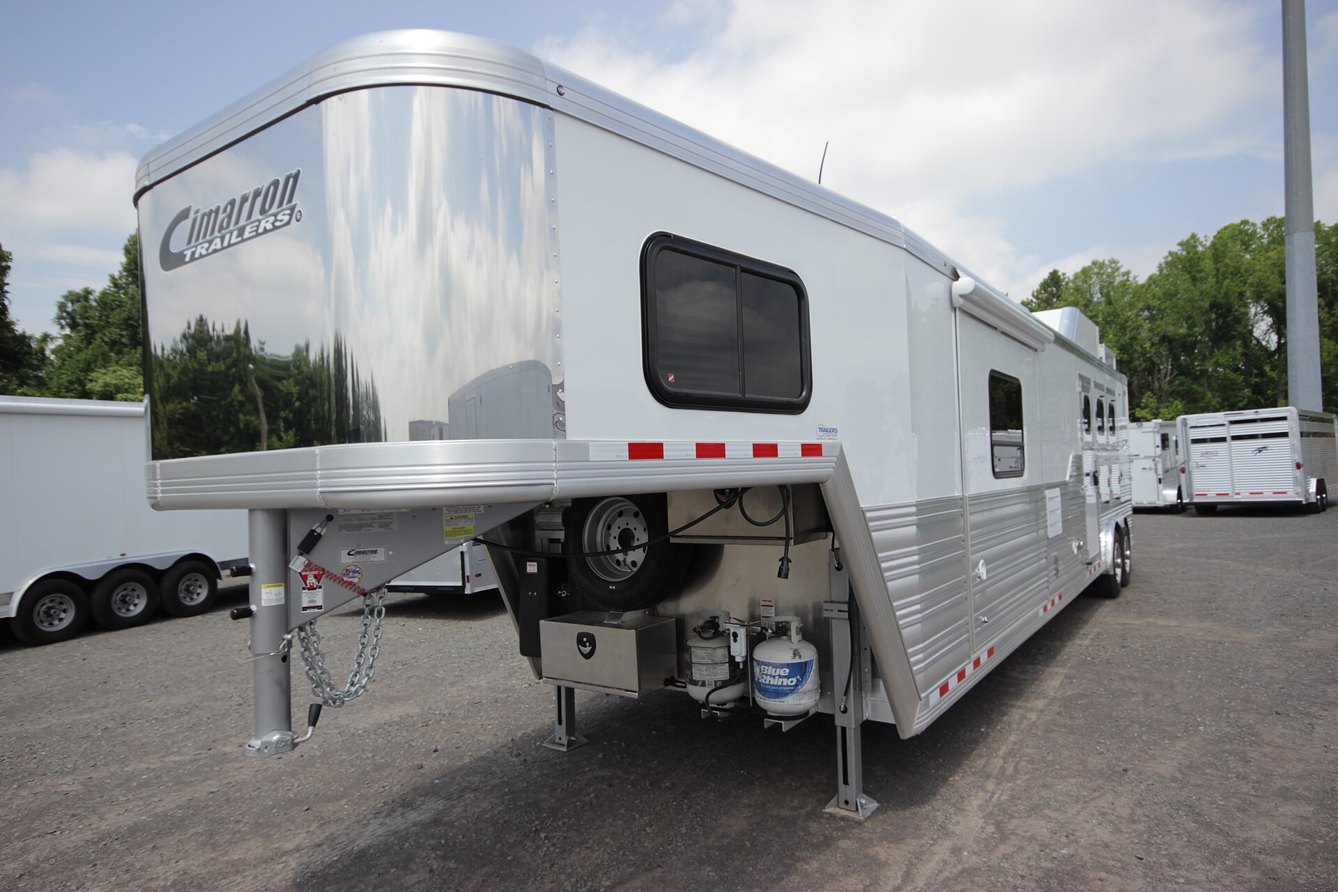 Trailer hub-mounted sensor transmitting tire pressure and brake temperature data to fleet maintenance dashboard