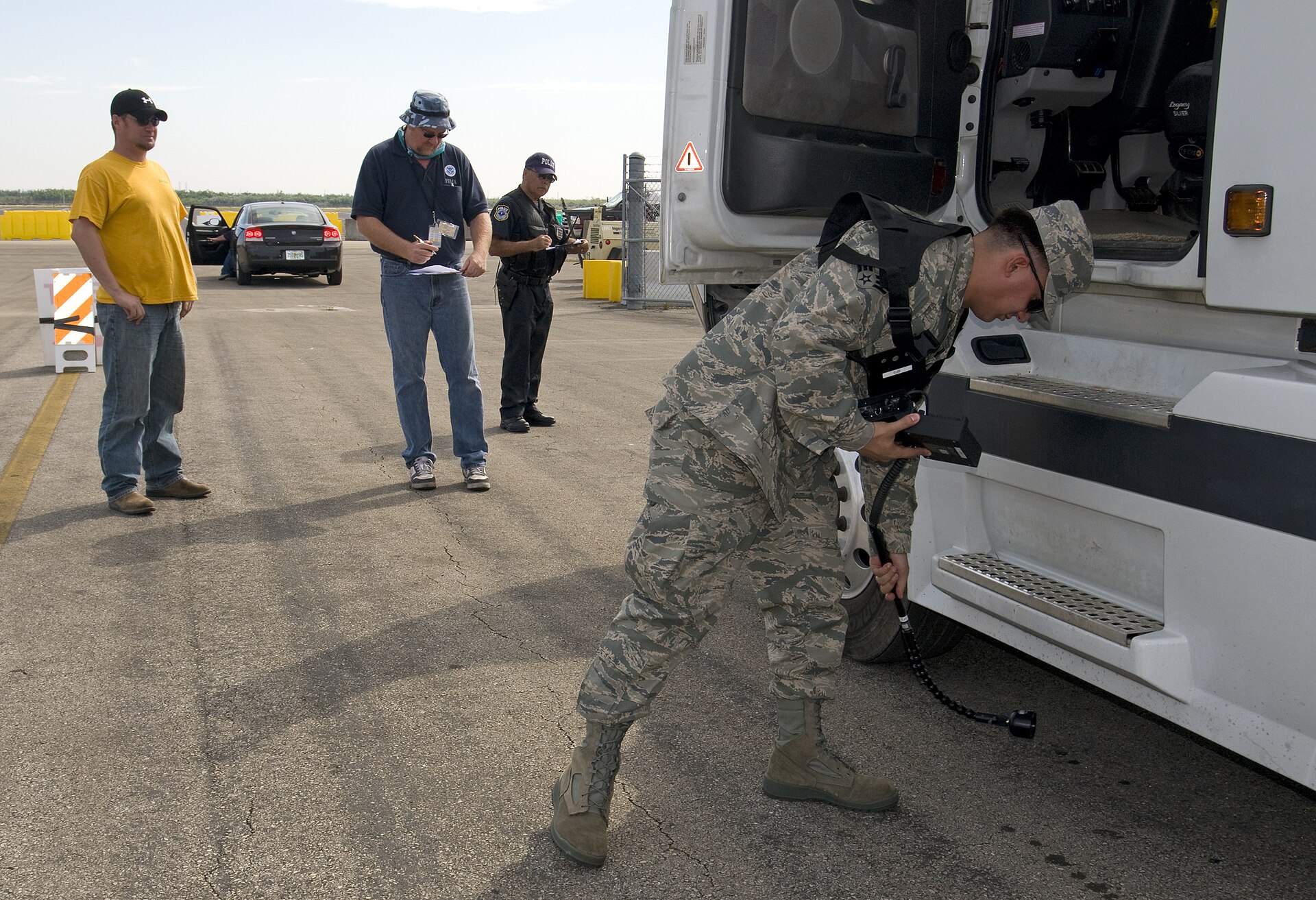 FMCSA Codifies English-Language Rule, Restores Out-of-Service Authority