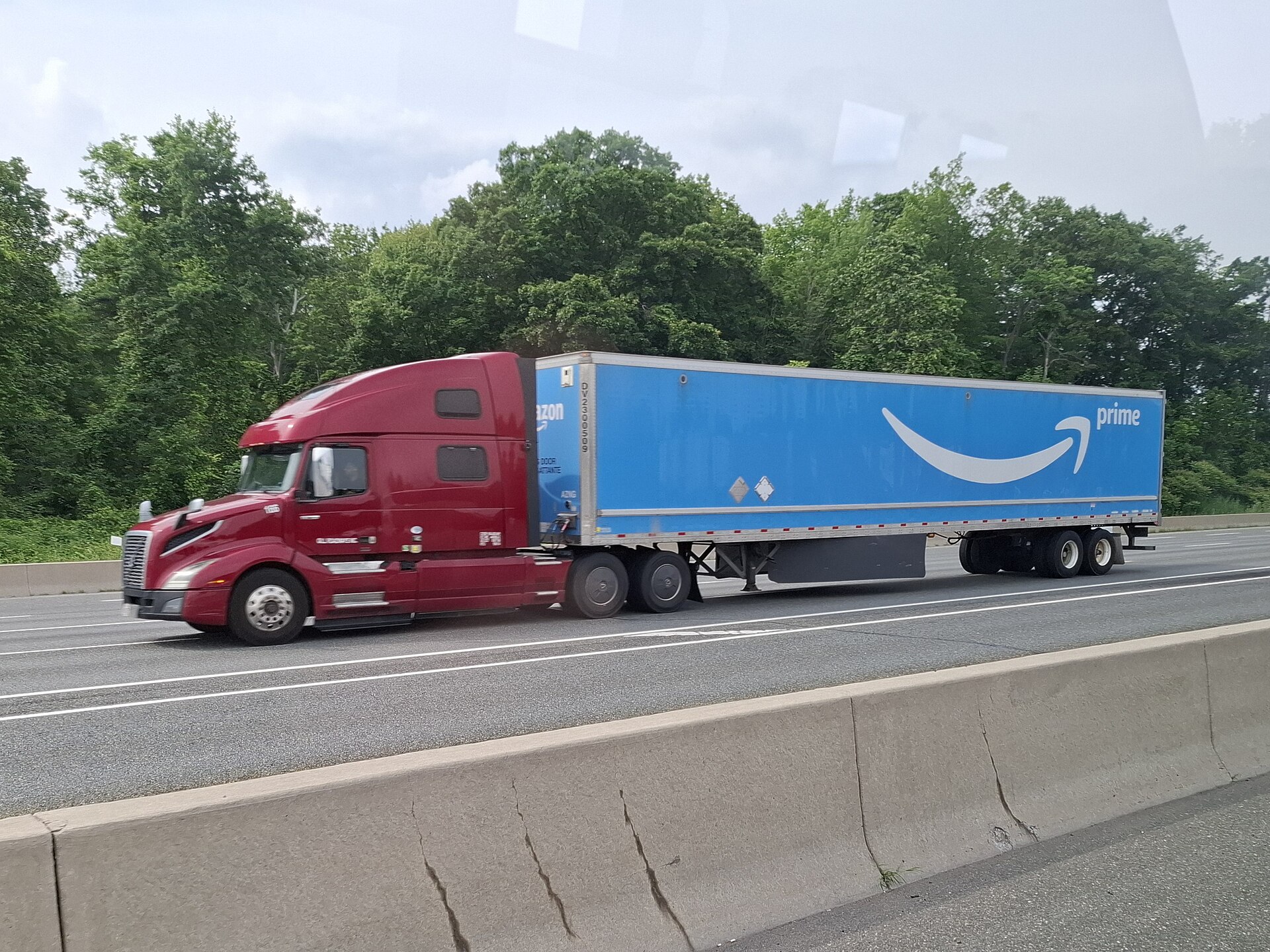 Kodiak autonomous Class 8 tractor on highway with sensor array visible on roof and front bumper