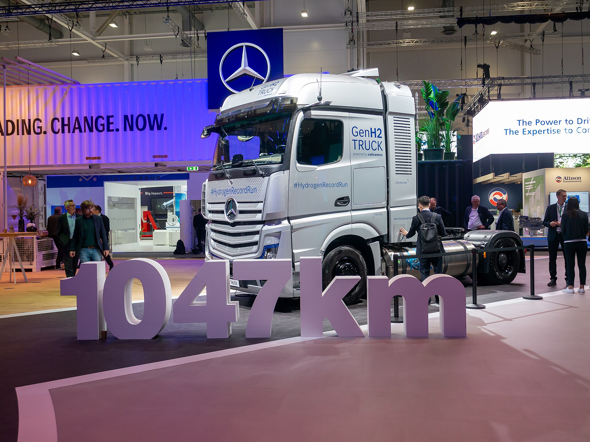 Dachser to Deploy First Production Mercedes-Benz NextGenH2 Fuel Cell Tractors