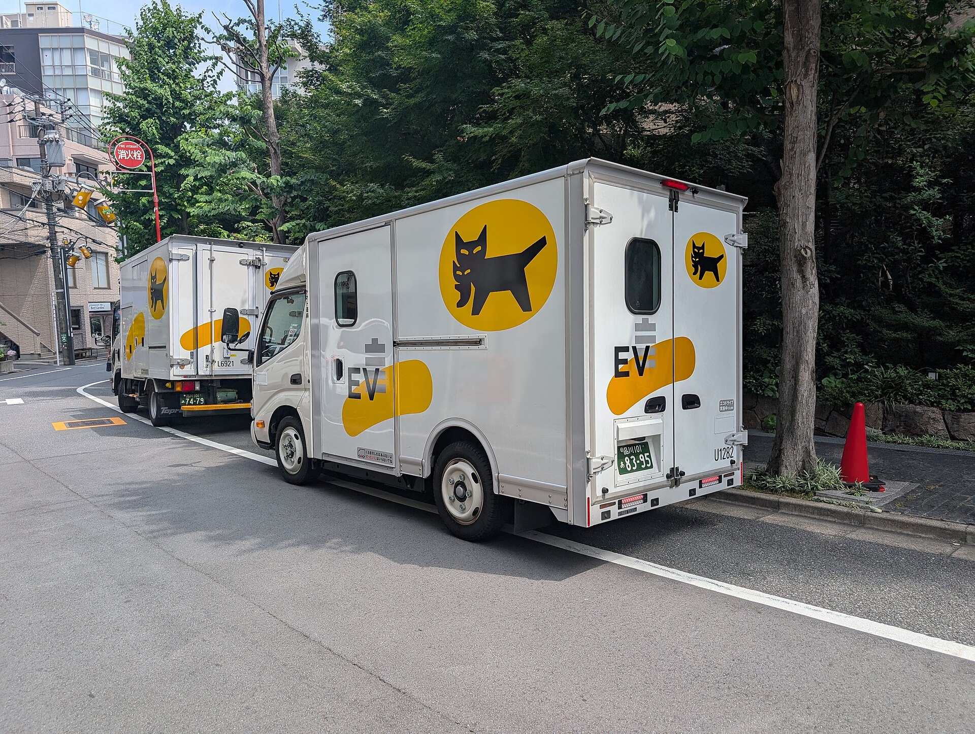 Einride cabless autonomous electric truck on warehouse lot