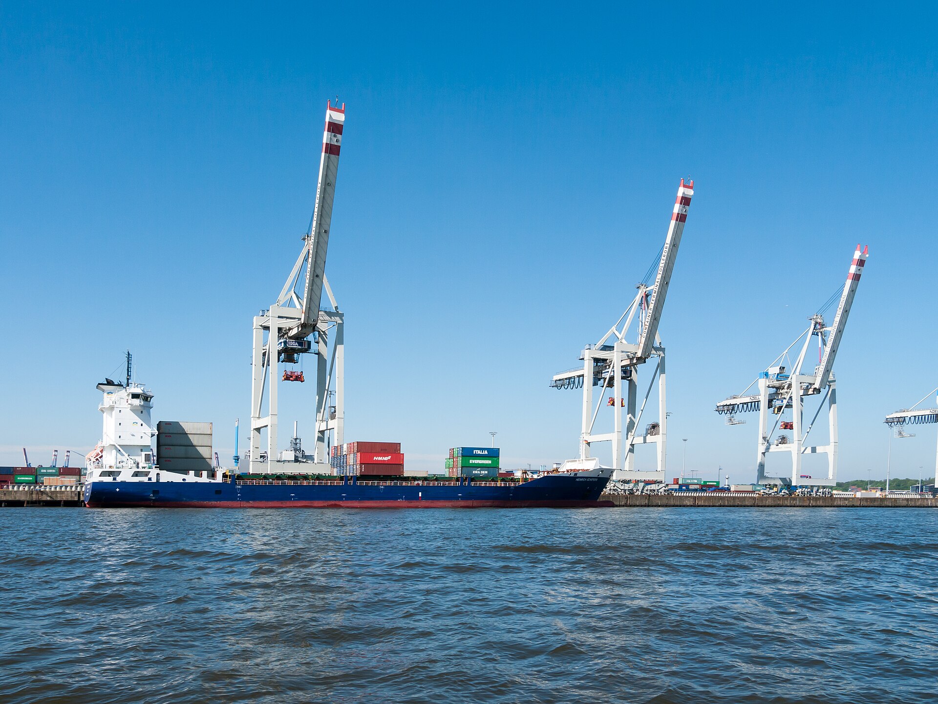 Chart showing Inbound Ocean TEUs Volume Index for USA with seasonal trend lines comparing 2021 peak to 2026 current levels