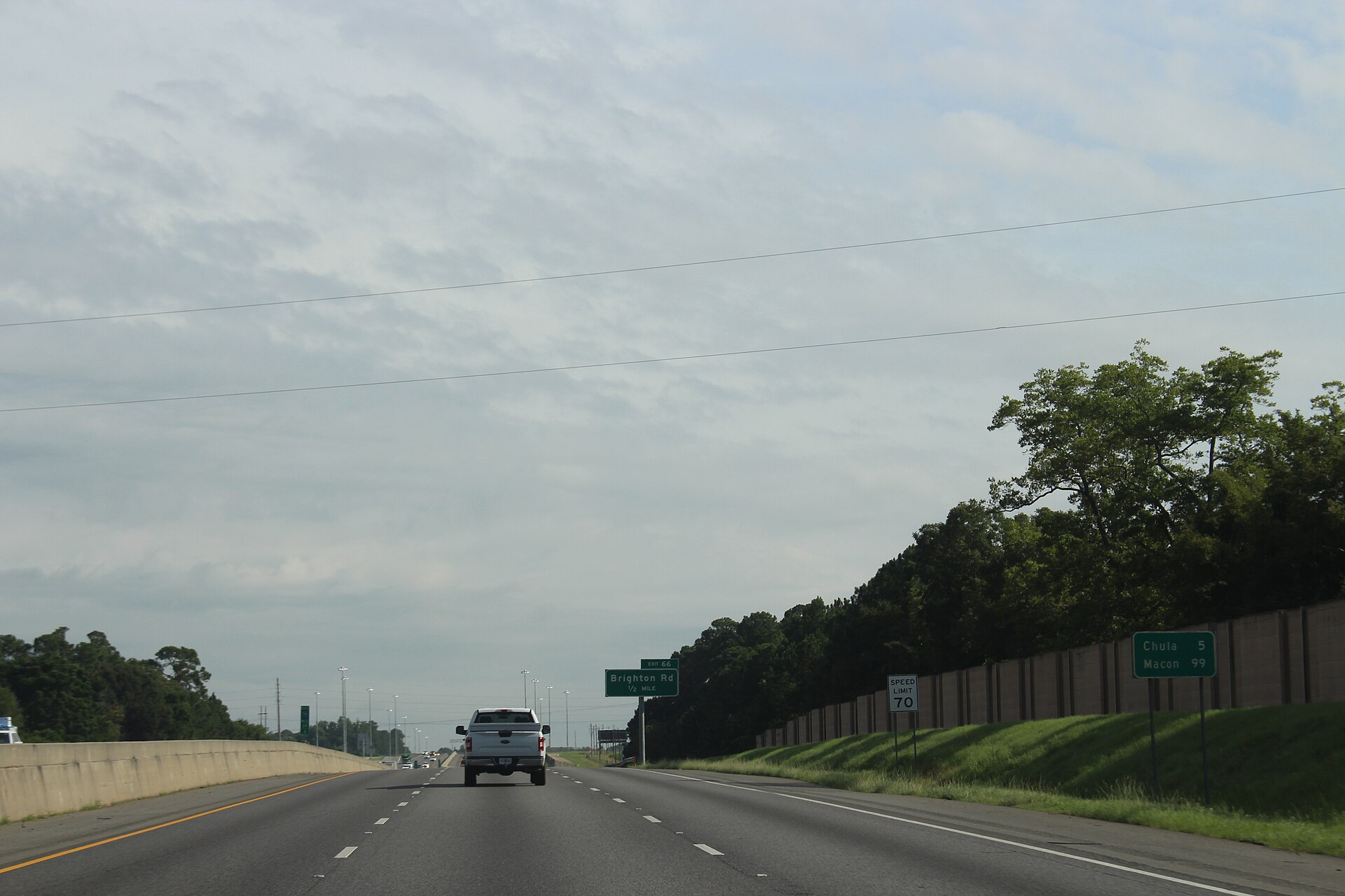 Interstate highway sign showing 75 mph speed limit in Missouri