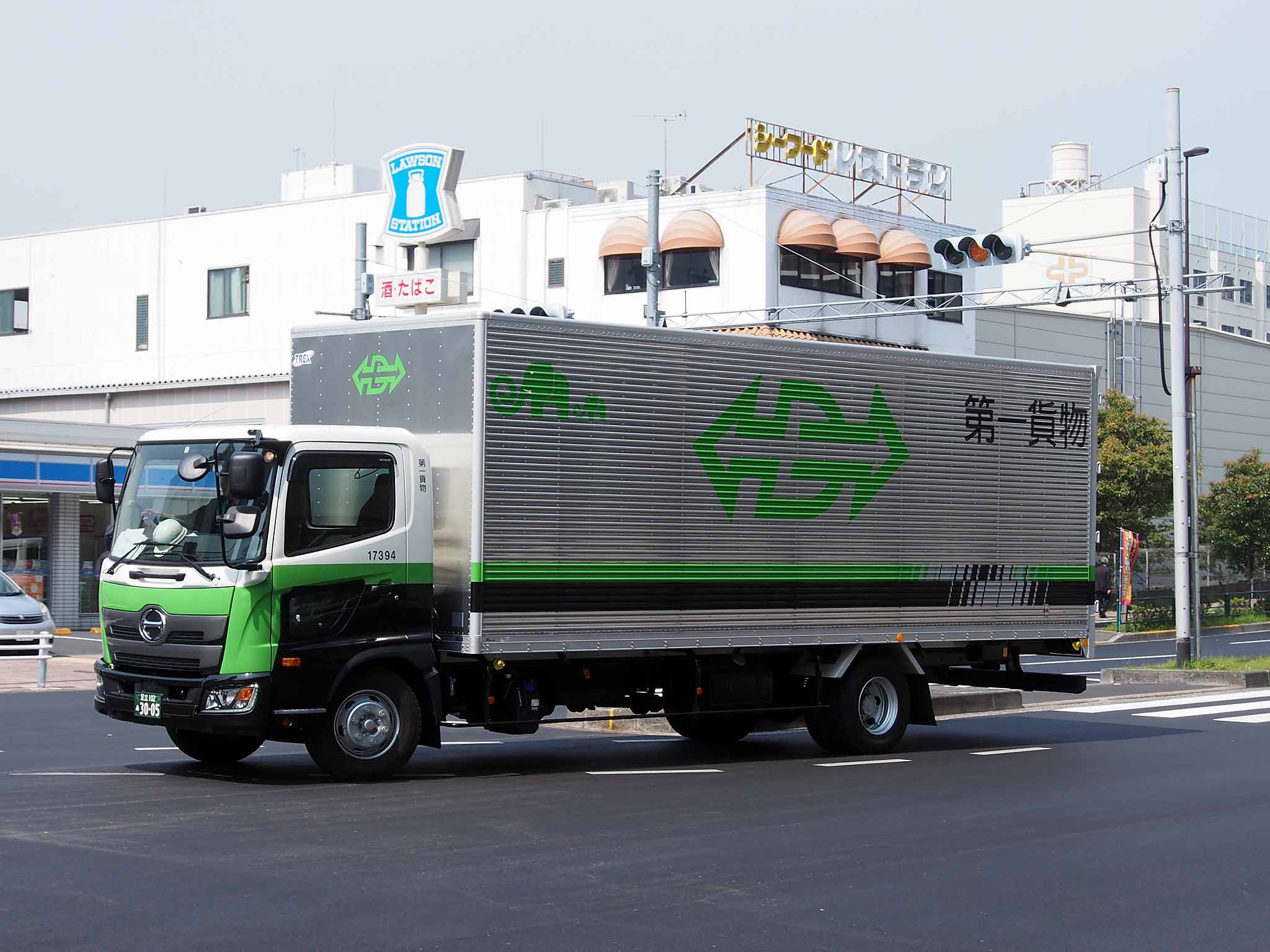 Rows of new dry van trailers parked at a manufacturing facility awaiting delivery